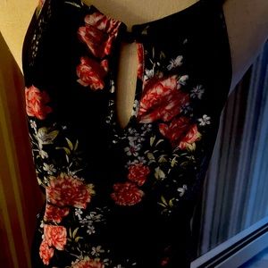 Adorably black sleeve less top